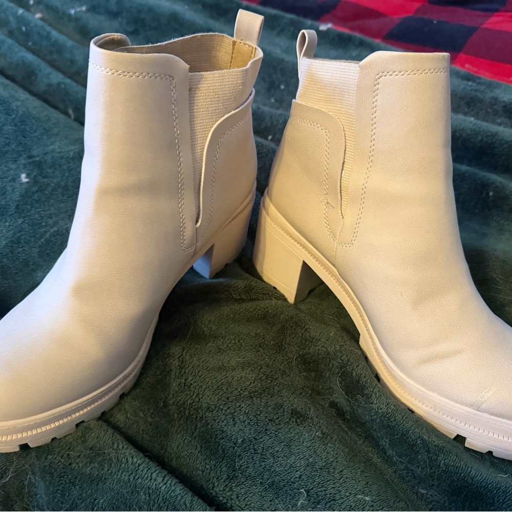 Jellypop Cream Ankle Booties